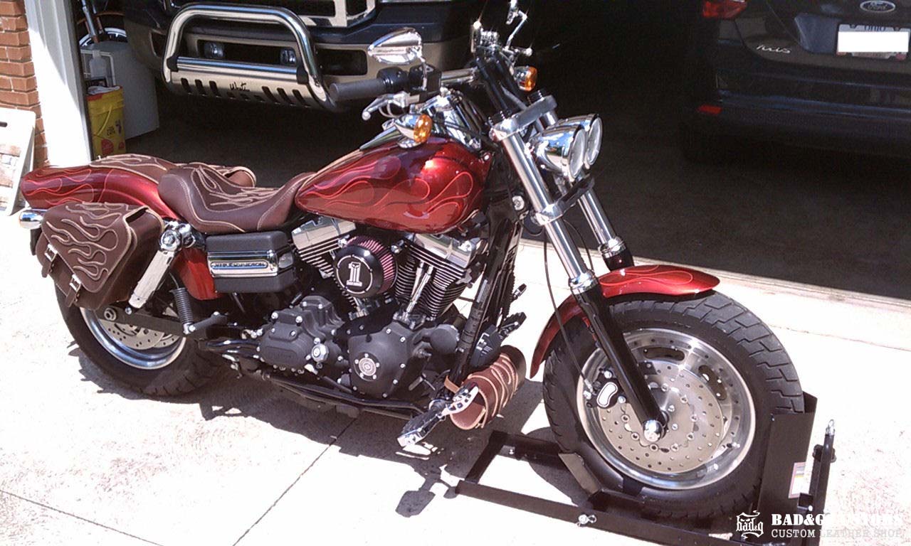 Harley-Davidson Dyna Leather Seat And Saddlebags with Flames