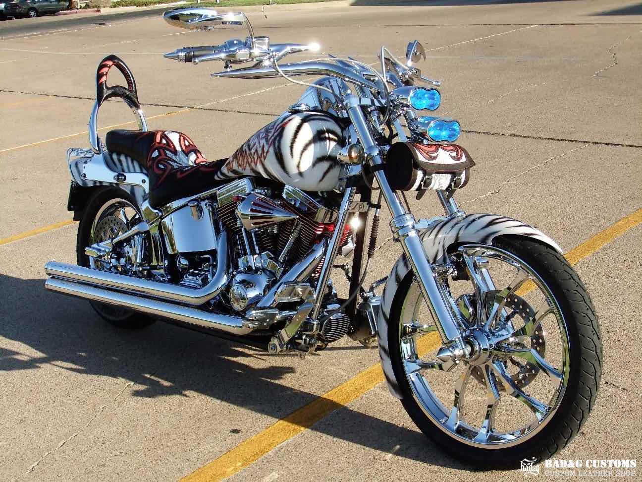 Harley-Davidson Softail Tribal Seat with Matching Backrest and Tool Bag