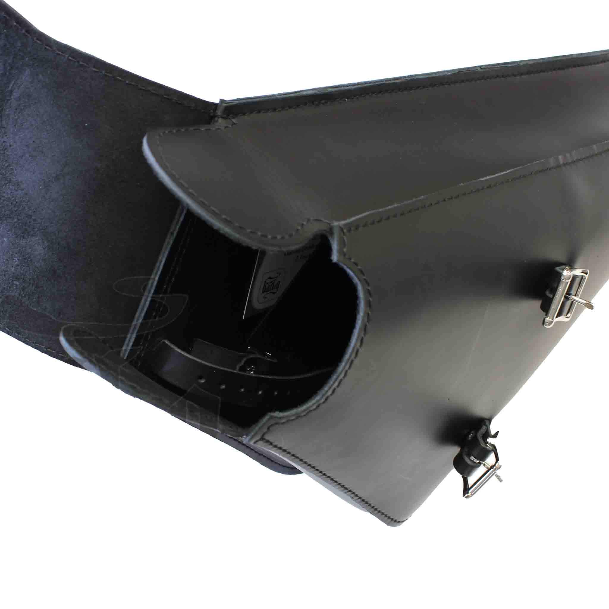 Upgrade your Harley-Davidson® V-Rod® with the VRL04 V-Rod® Left Side Solo Bag. Hand crafted in USA with premium leather and top quality hardware. Durable and stylish, it's the perfect fit for your motorcycle.