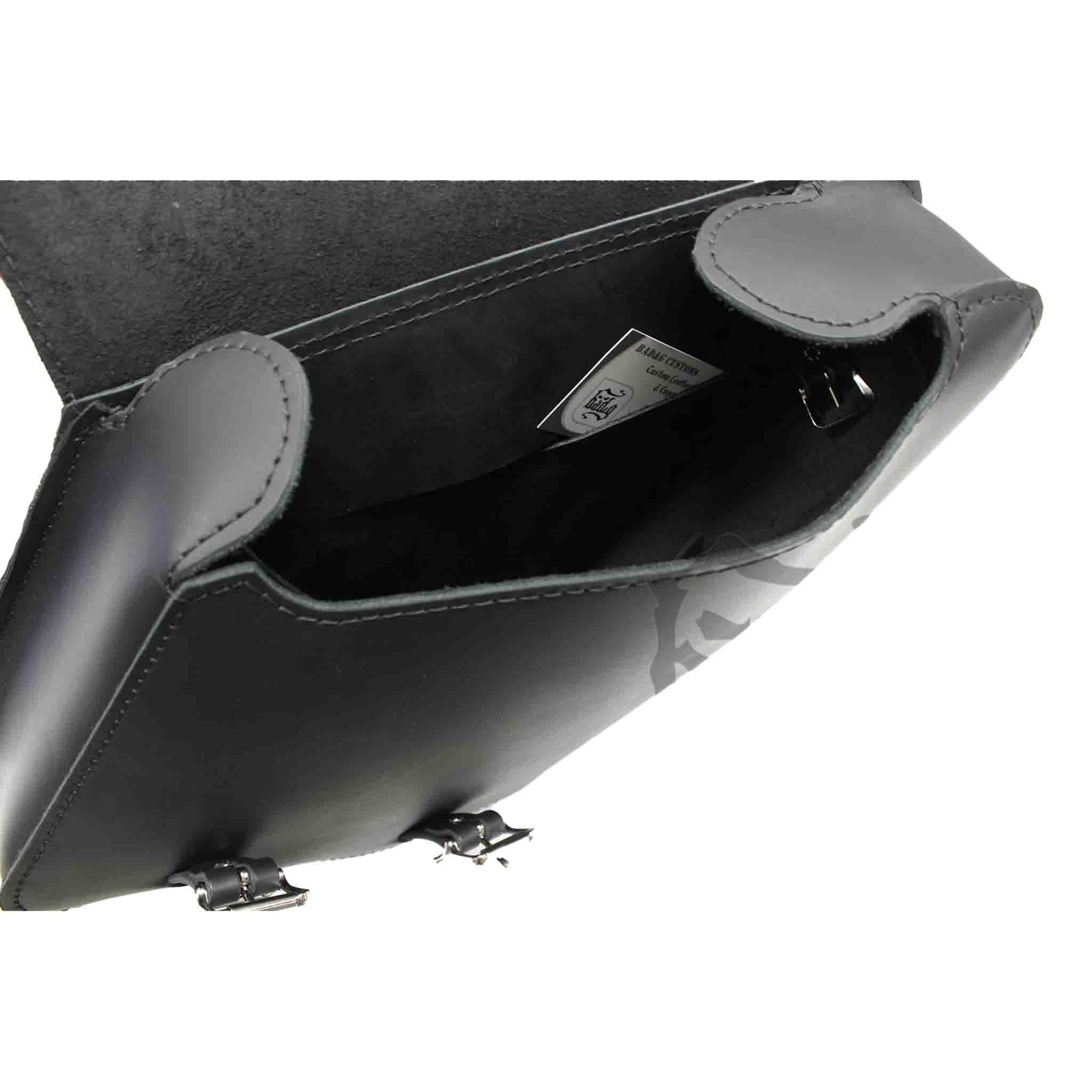 Upgrade your Harley-Davidson® Dyna with the DR02 Dyna Right Side Solo Bag. Hand crafted in USA with premium leather and top quality hardware. Durable and stylish, it's the perfect fit for your motorcycle.